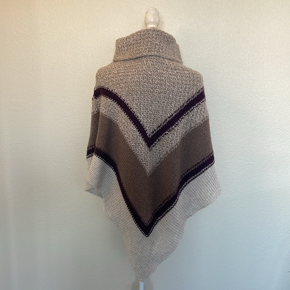 Old Navy - Cowl Neck Poncho - Picture 5 of 6